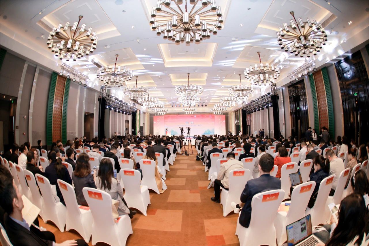 川渝文化旅游企业联盟、四川省文化旅游企业联盟2023年会在蓉开幕 游勇主持活动开幕式