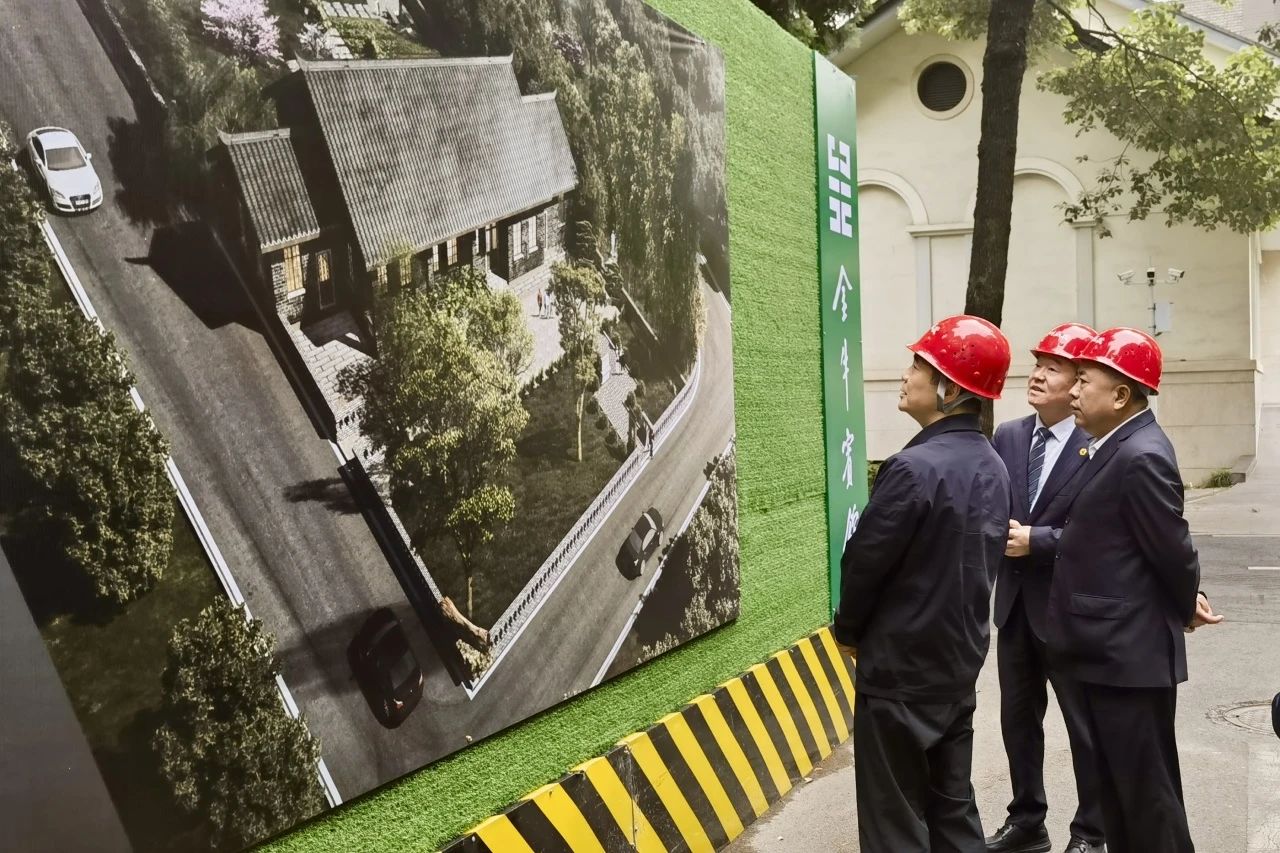 省尊龙凯时集团党委书记、董事长游勇到金牛宾馆调研张大千旧居保护修缮及环境整治工作